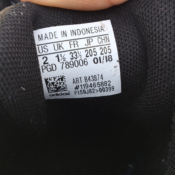 SOLD!!! Adidas sneakers black/white Size 2 youth - Picture 5 of 6